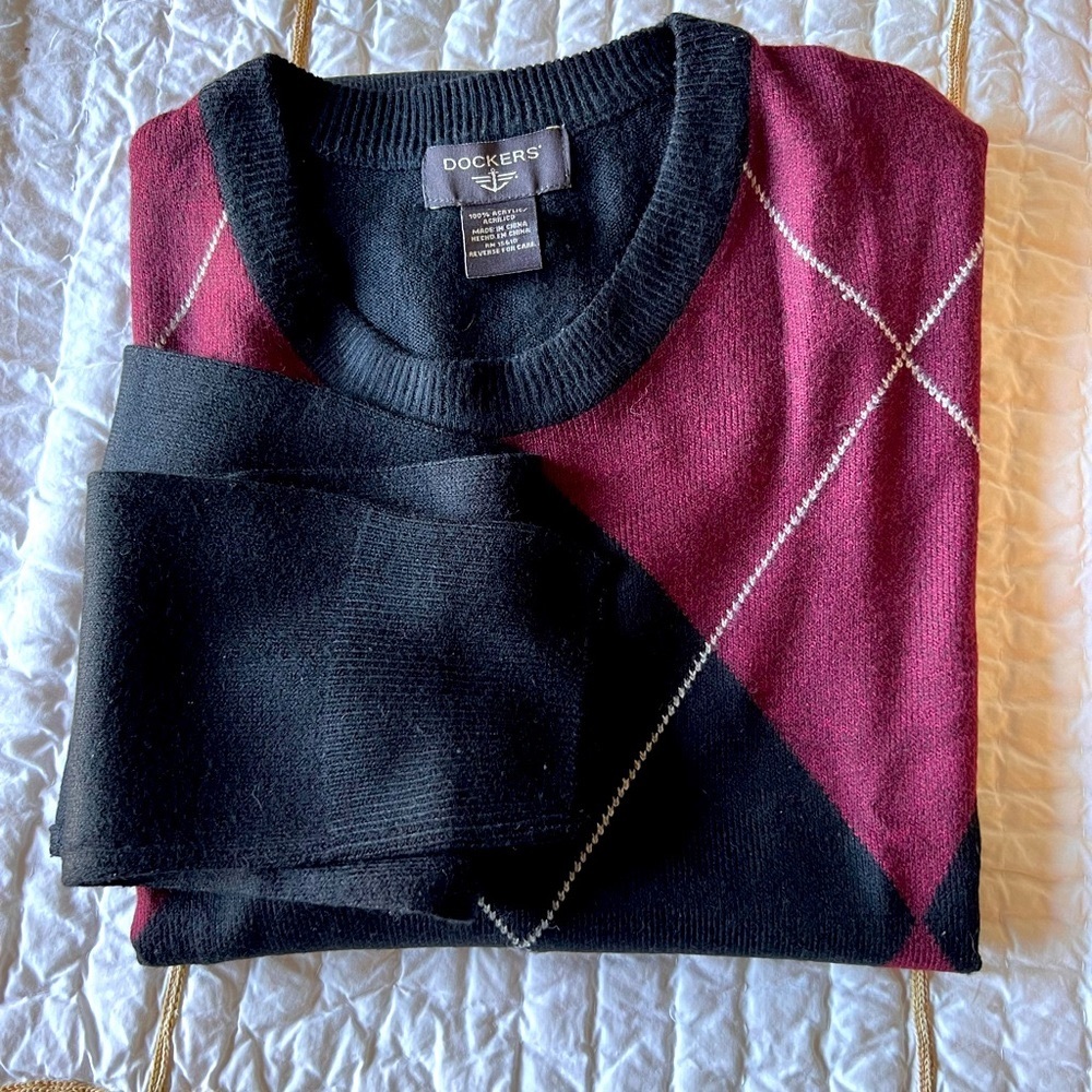 As New. Dockers Crewneck Sweater